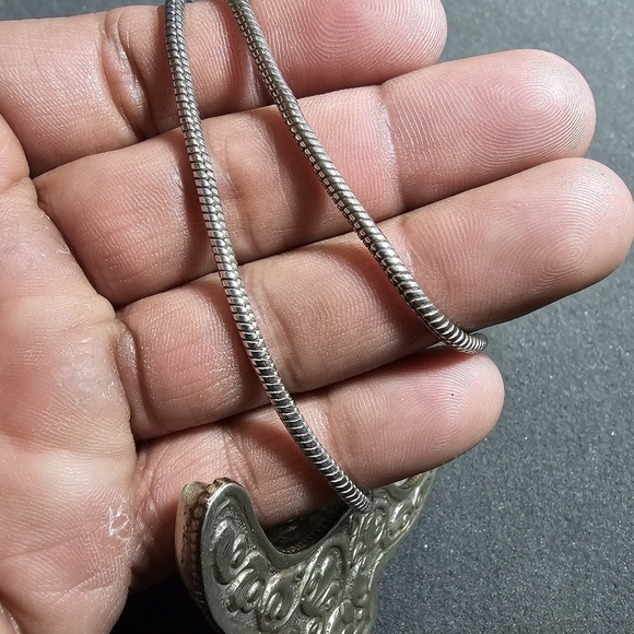 Hand Carved White Bull Head Skull Black Horn Pendant with Floral Back necklace o - Picture 8 of 11